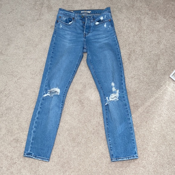 Levi’s Wedgie - Picture 3 of 5